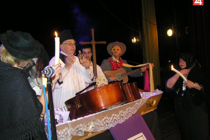 Ilustračný obrázok k článku Fašiangy v Nitre sú už na spadnutie: Zabíjačka, sprievod masiek a pochovávanie basy